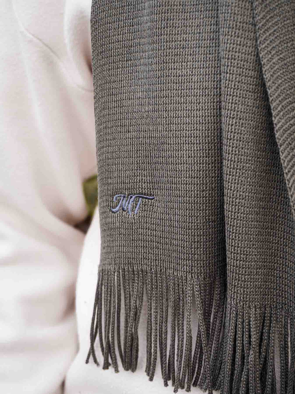 L’Écharpe Essentielle Française en Laine pour Homme - Kaki Grisé