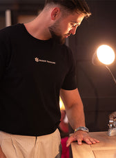 Le Confortable T-shirt Noir En Coton Bio - Homme